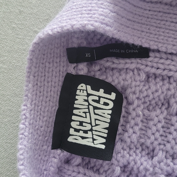 Reclaimed Vintage inspired cropped cable cardigan in lilac - Picture 4 of 7